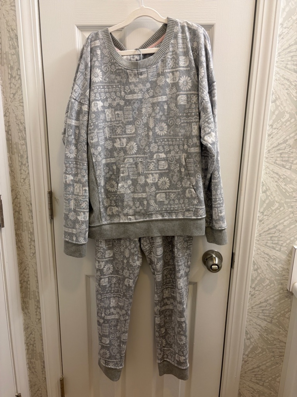 Cozy Women's Gray Patterned Pajama Set - Soft Lounge Two-Piece